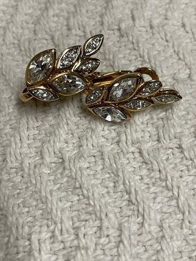 Nina ricci Gold Diamond Leaf Earrings - Elegant Sparkle- new
